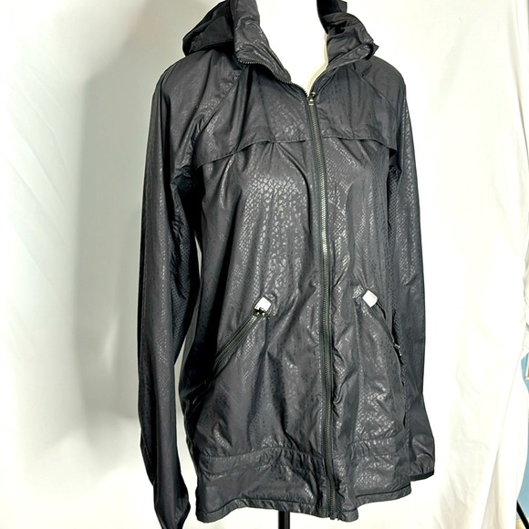 Lululemon Miss Misty II Packable Jacket
Desert Snake Embossed Black / Black - Picture 8 of 8